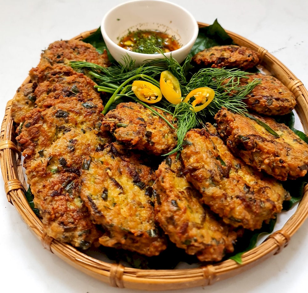 Chả rươi Đông Triều rán giòn, thơm ngon